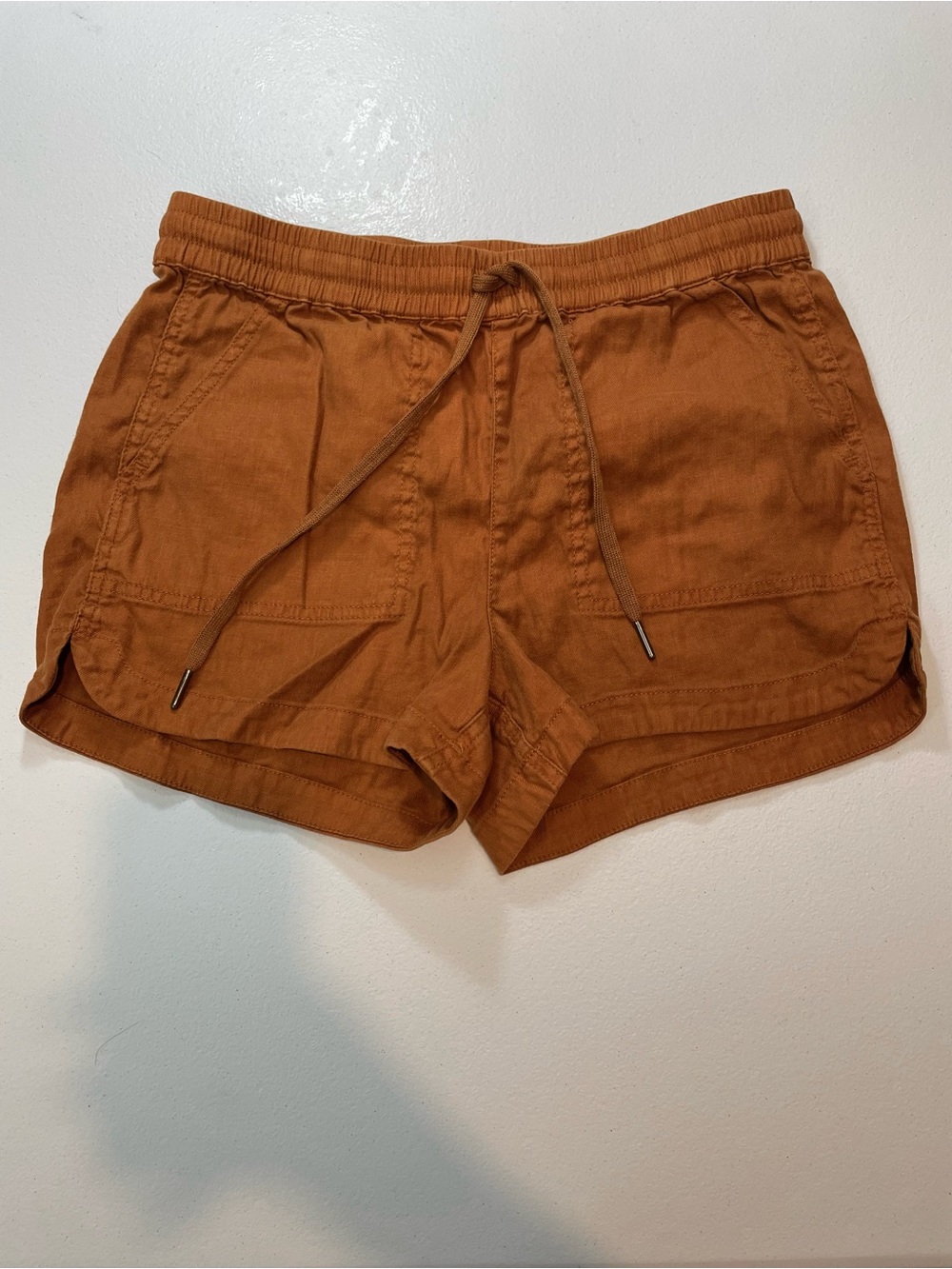 Evereve Women's Drawstring Athleisure Shorts in Rust Orange Linen Blend Small